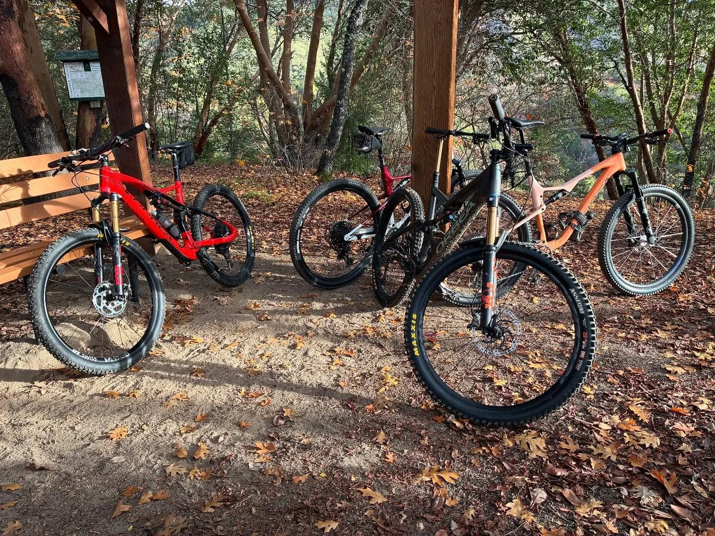 Views on the morning commute. #viewsonthemorningcommute #ilovethesmellofsingletrackinthemorning #orbeamtb #orbeaoiz #orbeaoccam #weareorbea #mtbsouthernoregon #mtbroguevalley #visitjacksonvilleoregon #jacksonvilleoregon