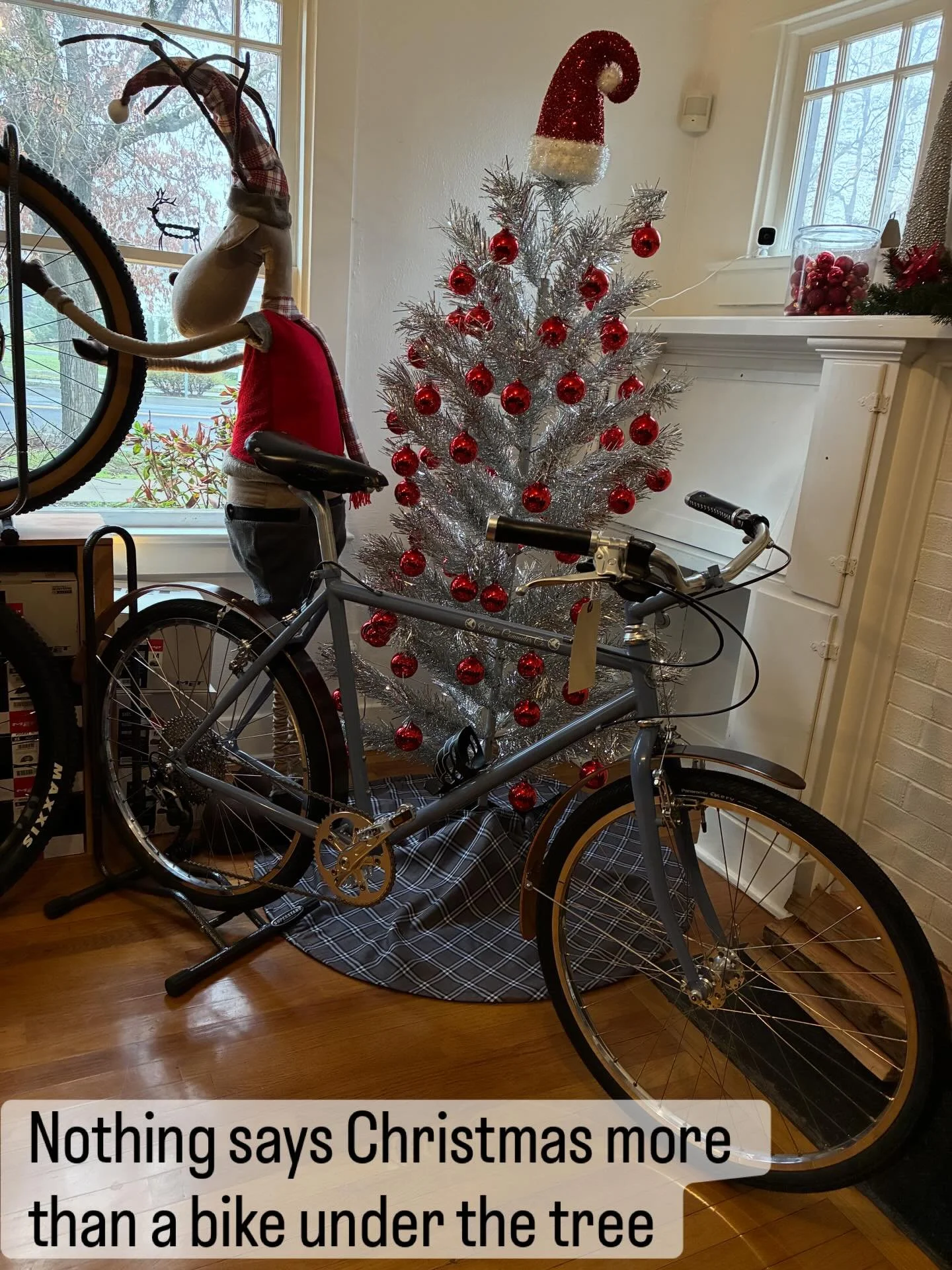 We love making something old new again! This beauty is an early 90&rsquo;s steel Specialized Rockhopper. Completely repurposed as a caf&eacute; cruiser. It&rsquo;s the perfect city bike #caf&eacute;croiser #townie #repurpose #sofun #visitjacksonville