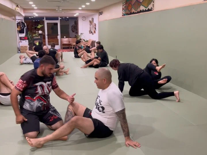 Working armbars; @hannahbjjjj styled grip breaks, and reliable stacking as well as late-stage turning escapes. Drilling, specific training, positionals, then rounds. 

#bjj #jiujitsu #muaythai #mma #mixedmartialarts #ﬁtness #selfdefense #laopenmat #l