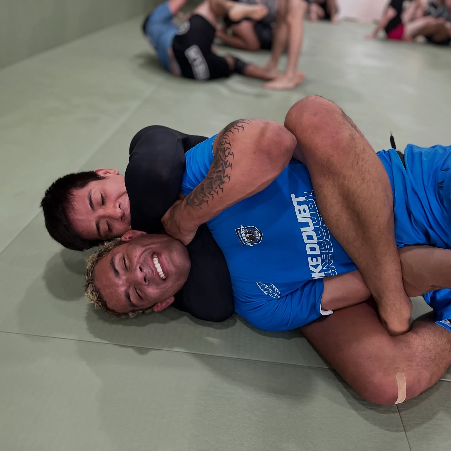 On the mat you can get away from all of the screens and quiet your mind while you learn to fight and become who you know you can be.

Free 2-day trial. Why wait? Come help us get better.

#bjj #jiujitsu #muaythai #mma #mixedmartialarts #ﬁtness #selfd