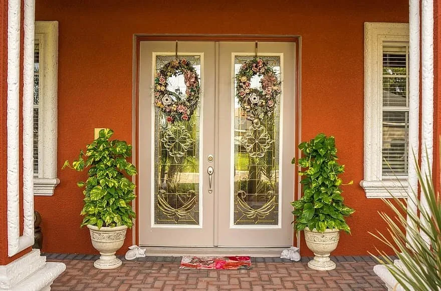 8 Red Flags to Watch for at Open Houses (And What They Really Mean)
