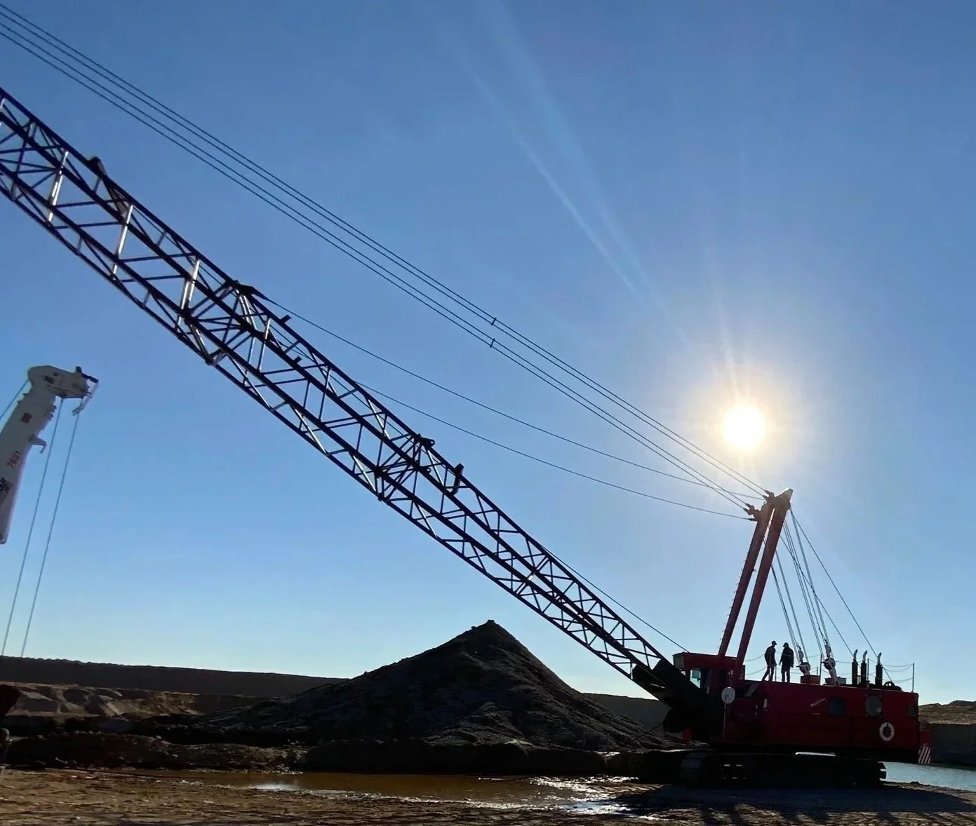 The guys doing repairs/maintenance on the 4600