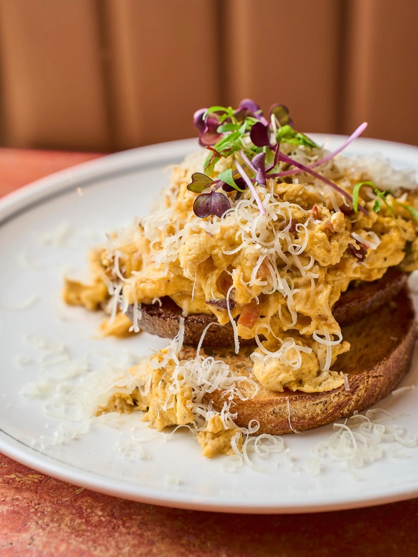 Chilli scrambled eggs appreciation post 😍🙌 Who else has this as their go-to brunch meal??? 

#docklandsmelbourne