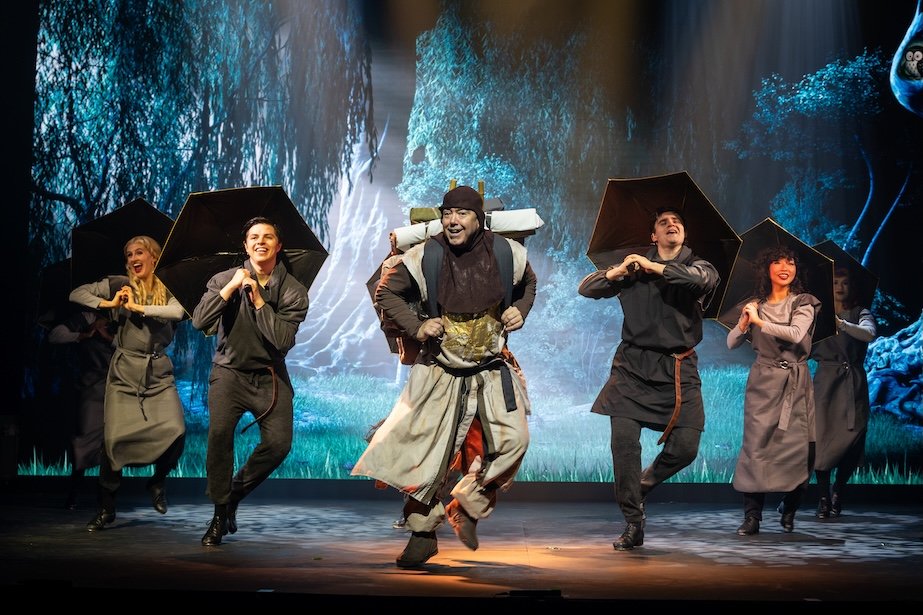 spamalot-drew-anthony-creative-melbourne-2026-jamie-rolton-as-patsy.jpg