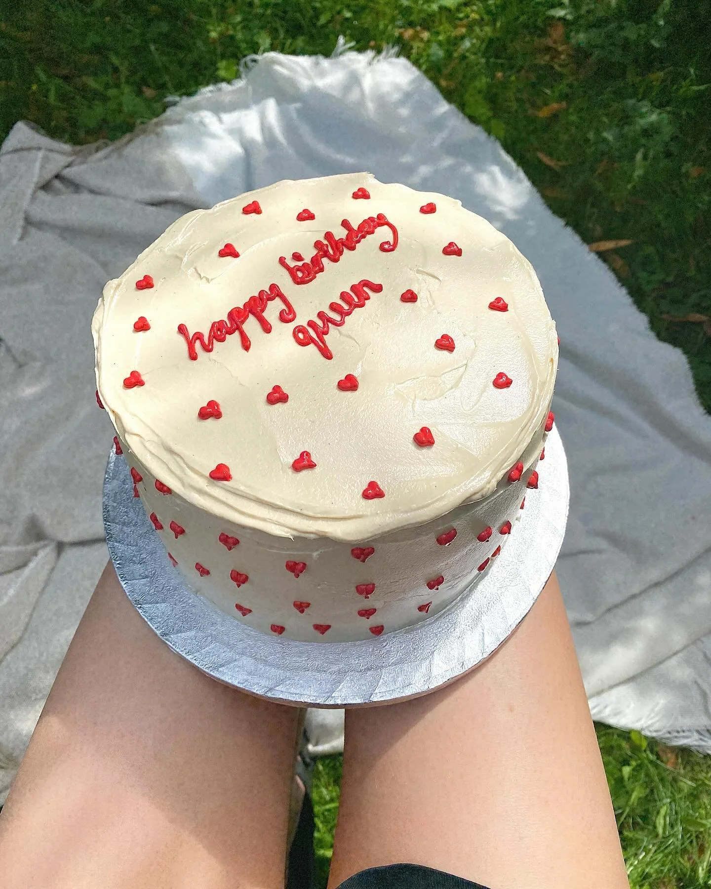 just took me 3 weeks to post my birthday cake because I&rsquo;m in so much denial about turning 28 :) 

And yes I did call myself queen, and in case you were wondering the other options were sugar pop princess, petal drop, buttercup and darling angel