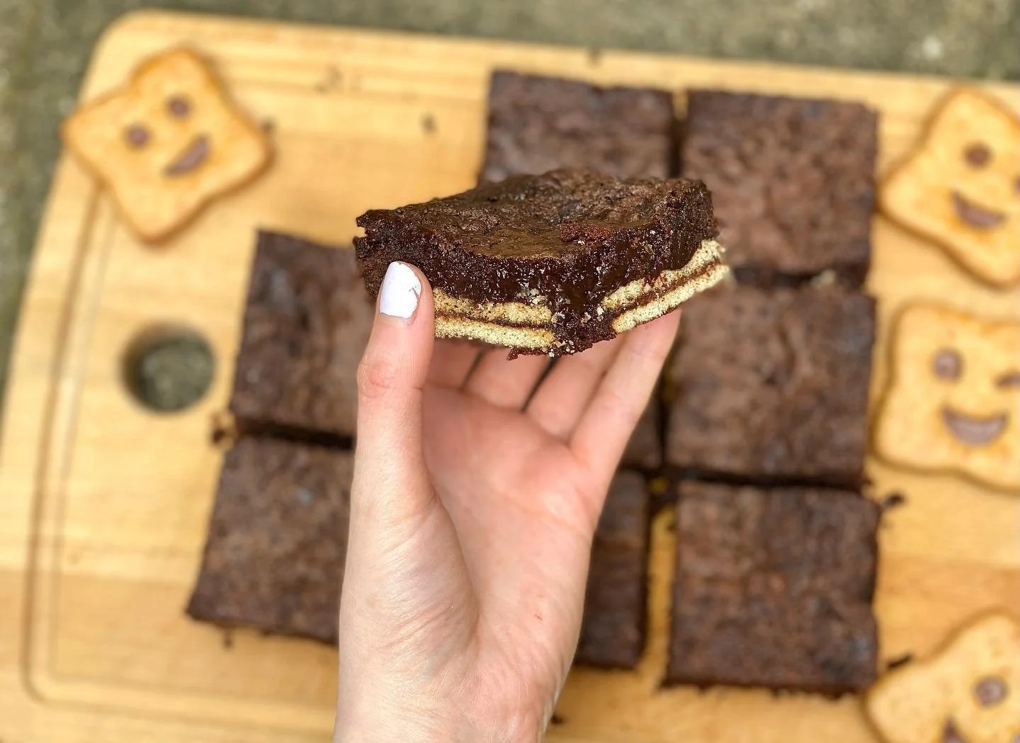 BN biscuits are ❤️ so I put them in brownies and they are fecking phenomenal - available for postal order to anywhere in the uk via Instagram shop and www.aoifethebaker.com soon !

#bakery #brownies #bakersofinstagram