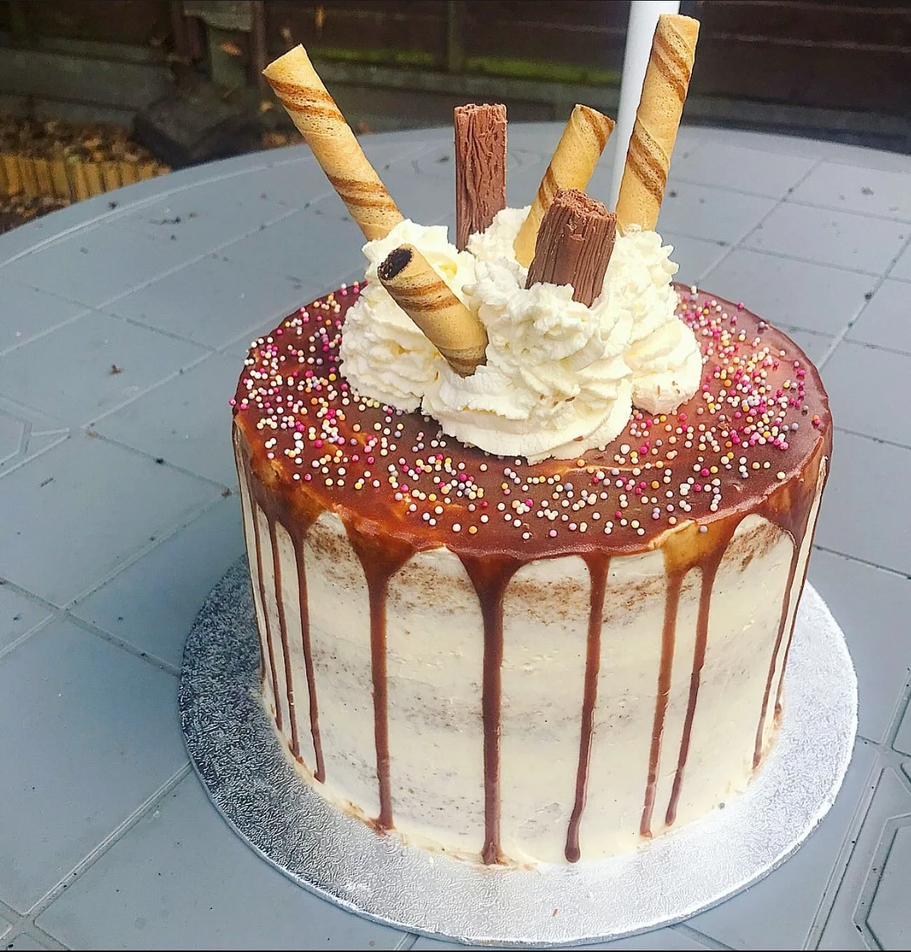 Didn&rsquo;t wanna spend &pound;100 on a birthday cake so made my own 😅 Neapolitan birthday cake 🍦 3 layers of chocolate, vanilla and strawberry brown sugar sponges decorated with vanilla buttercream, chocolate ganache drip, whipped cream piping ce