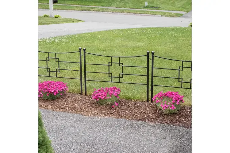 Square-on-Squares Fence Section for Your Backyard