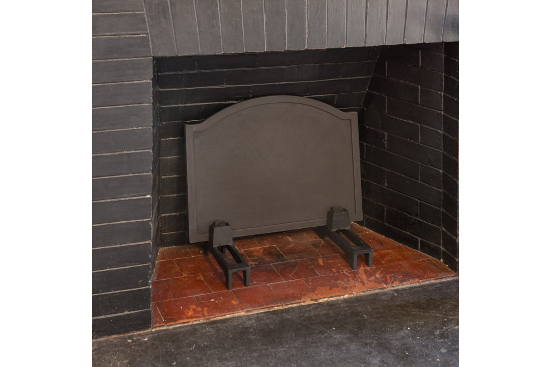 Large Plain Cast Iron Fireback – Matte Black Heat Reflector for Fireplaces Made of Cast Iron