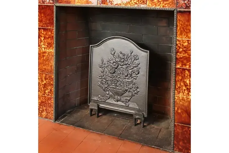 Bouquet Fireback – Cast Iron Floral Fireplace Accent