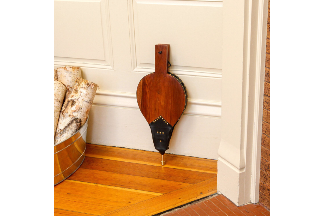 Lodge Fireplace Bellows – Sheesham Wood with Brass Nozzle and Faux Leather Starts Fire Easier