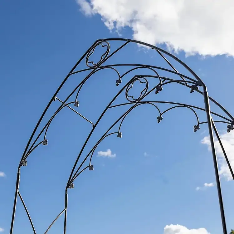 Quatrefoil Arbor Crown Details