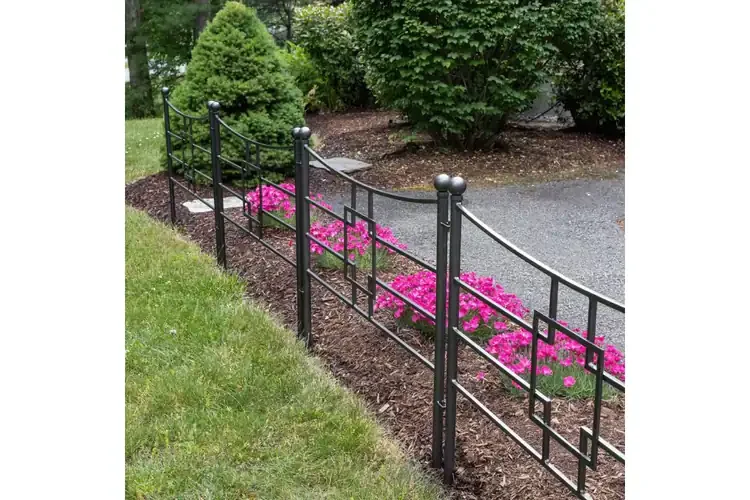 Square-on-Squares Fence Section Link Together