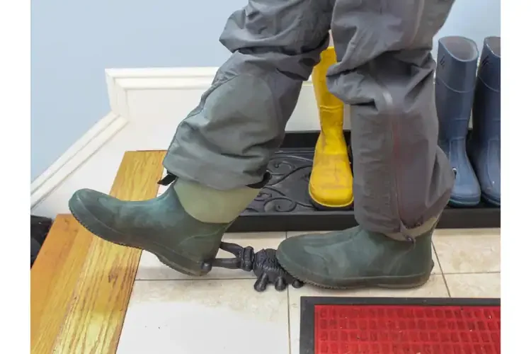 Boot Jack Cricket – Cast Iron Muddy Boot Remover & Rustic Doorstop