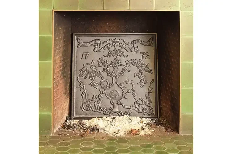 Hopewell Fireback – 23" Cast Iron Fireplace Panel in Matte Black
