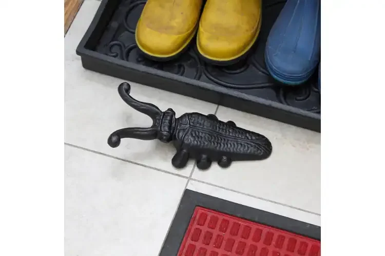Boot Jack Cricket – Cast Iron Muddy Boot Remover & Rustic Doorstop
