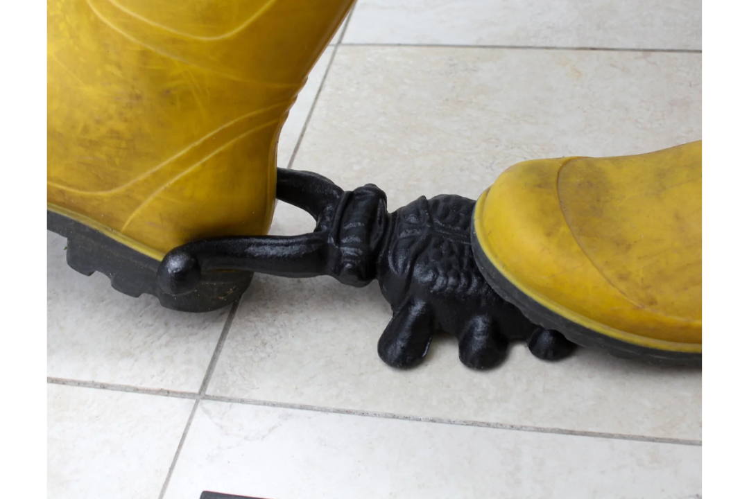 Boot Jack Cricket – Cast Iron Muddy Boot Remover & Rustic Doorstop with Black Powder Coated Finish