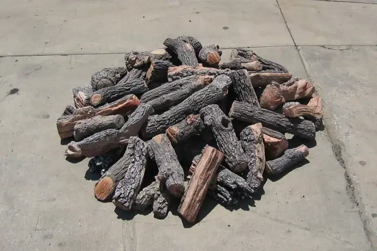 P48G Bark/Split FirePit Logs with 48-inch diameter footprin