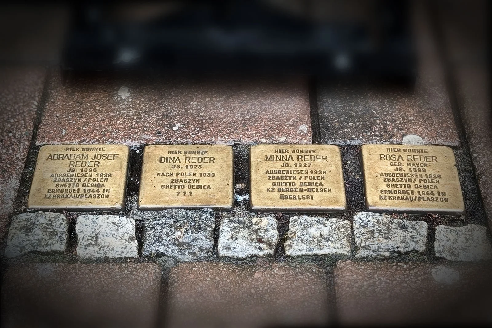 Close-up der 4 Stolpersteine am Pferdemarkt in Bottrop