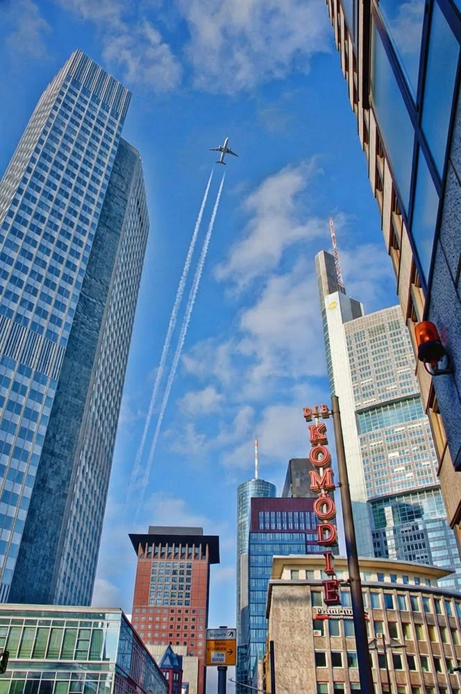 Skyline Frankfurt mit Komödie, ehemaliger EZB, Commerzbank, Maintower und  Japan Center