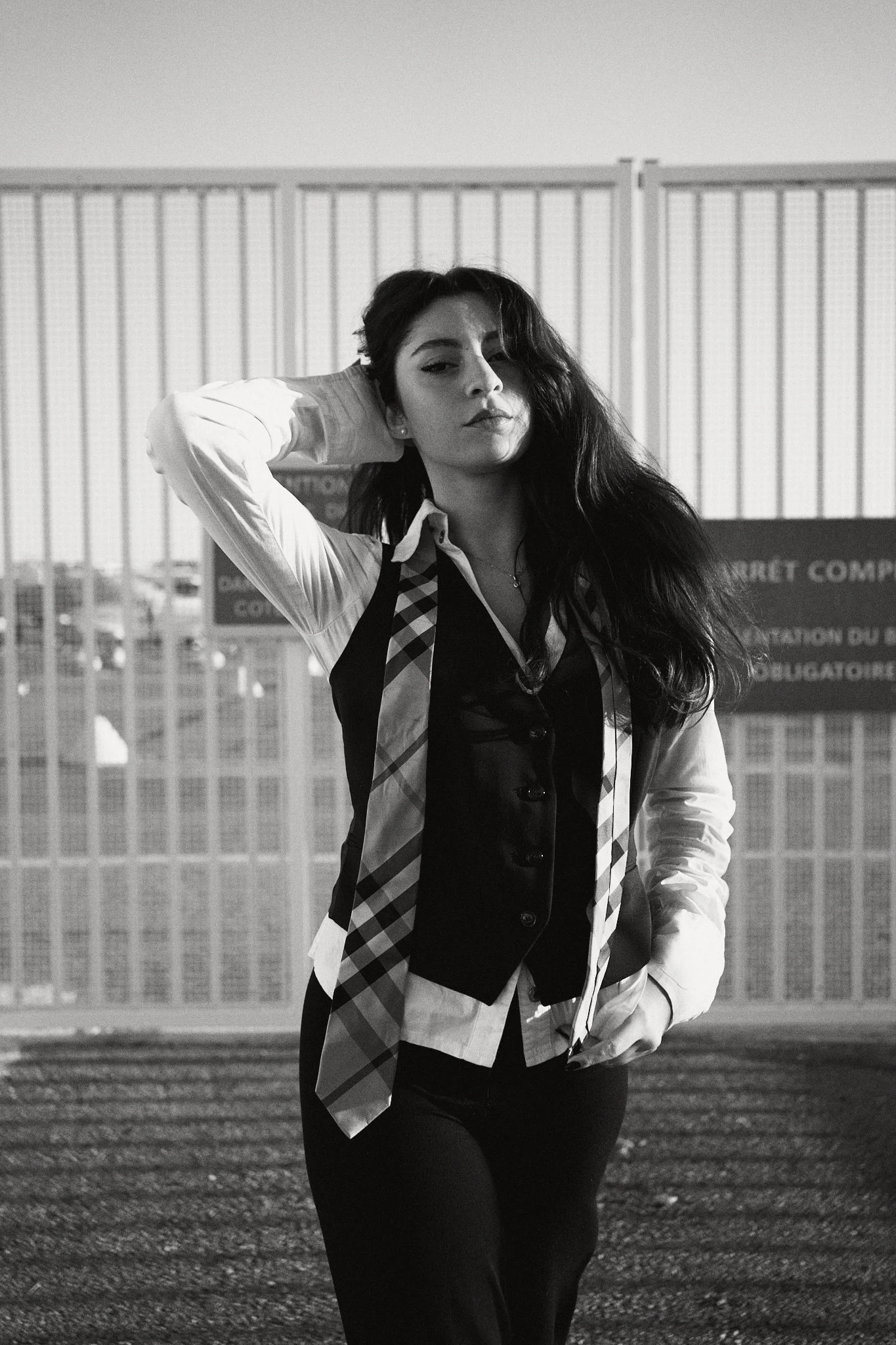 Book photo d'une femme mannequin en noir et blanc