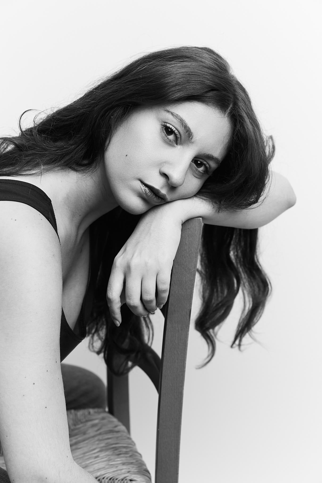 Portrait femme en noir et blanc pour book comedien