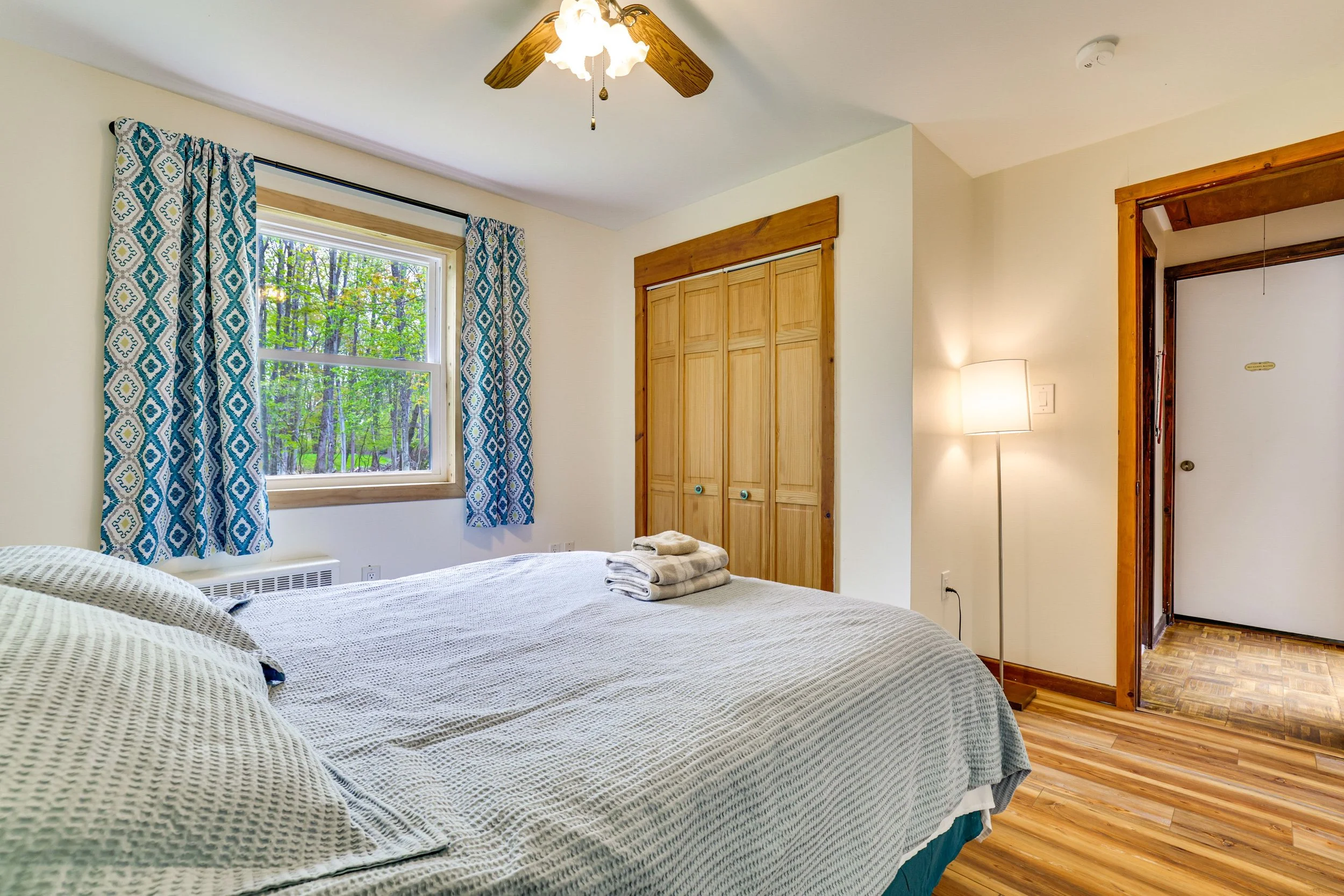 Main Queen Bedroom - closet