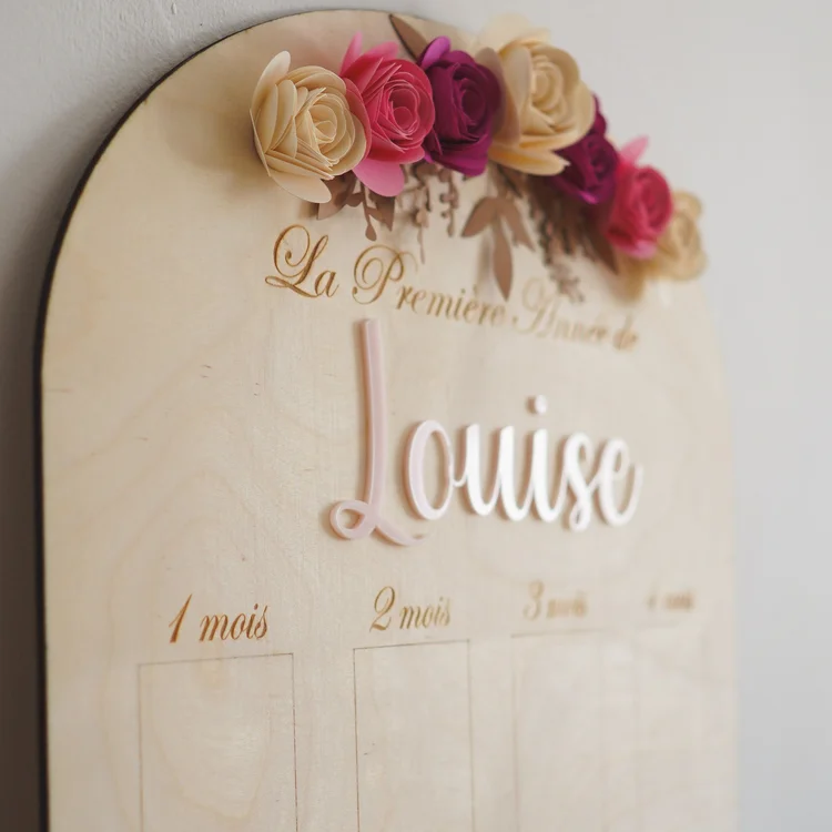 Panneau photo première année en bois décoré de roses en papier
