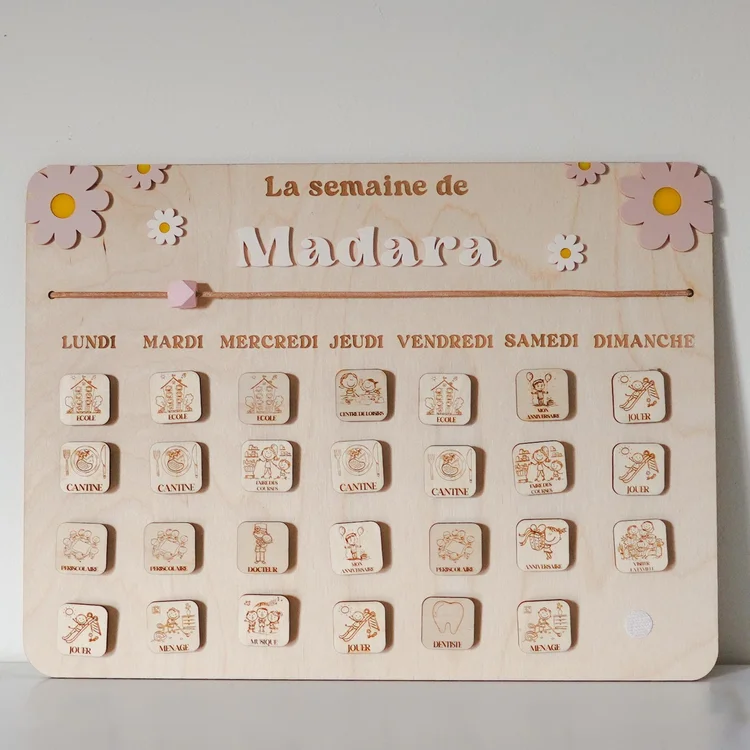 Semainier enfant en bois personnalisé, modèle Marguerites rose