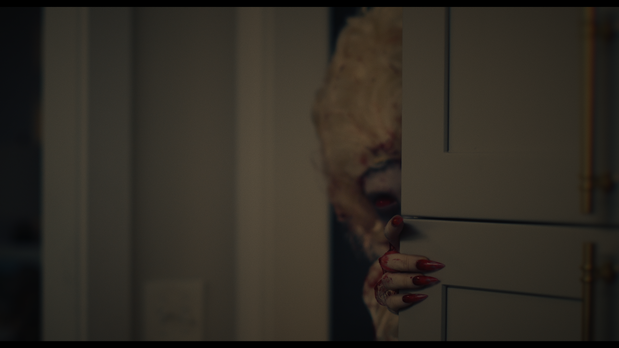 Madam_Still_05.png