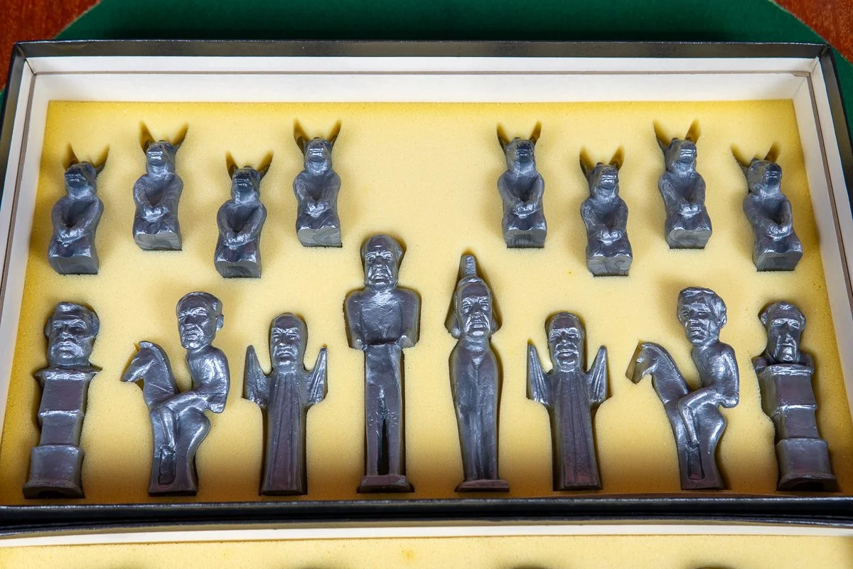 contemporary-chess-set-3.jpg