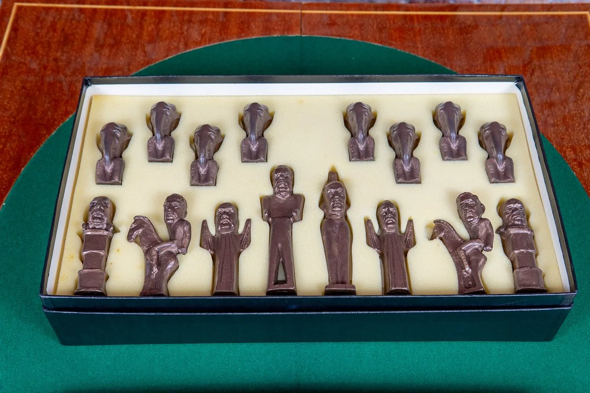 contemporary-chess-set-2.jpg