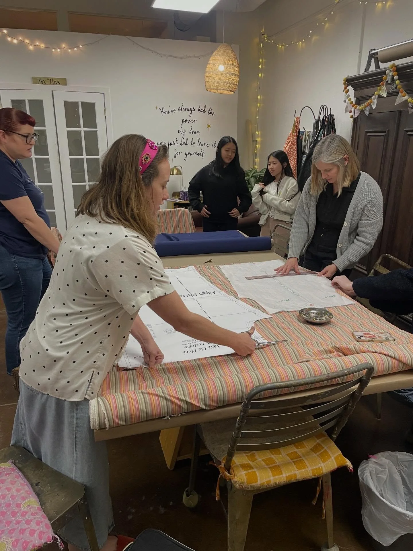 Learn to sew starting tomorrow! My new Beginners series starts tomorrow at @thehivesouthpasadena. We&rsquo;ll learn on professional sewing machines. I&rsquo;ll share my sewing secrets, and you&rsquo;ll walk out in your own pair of pj pants. Sign up a