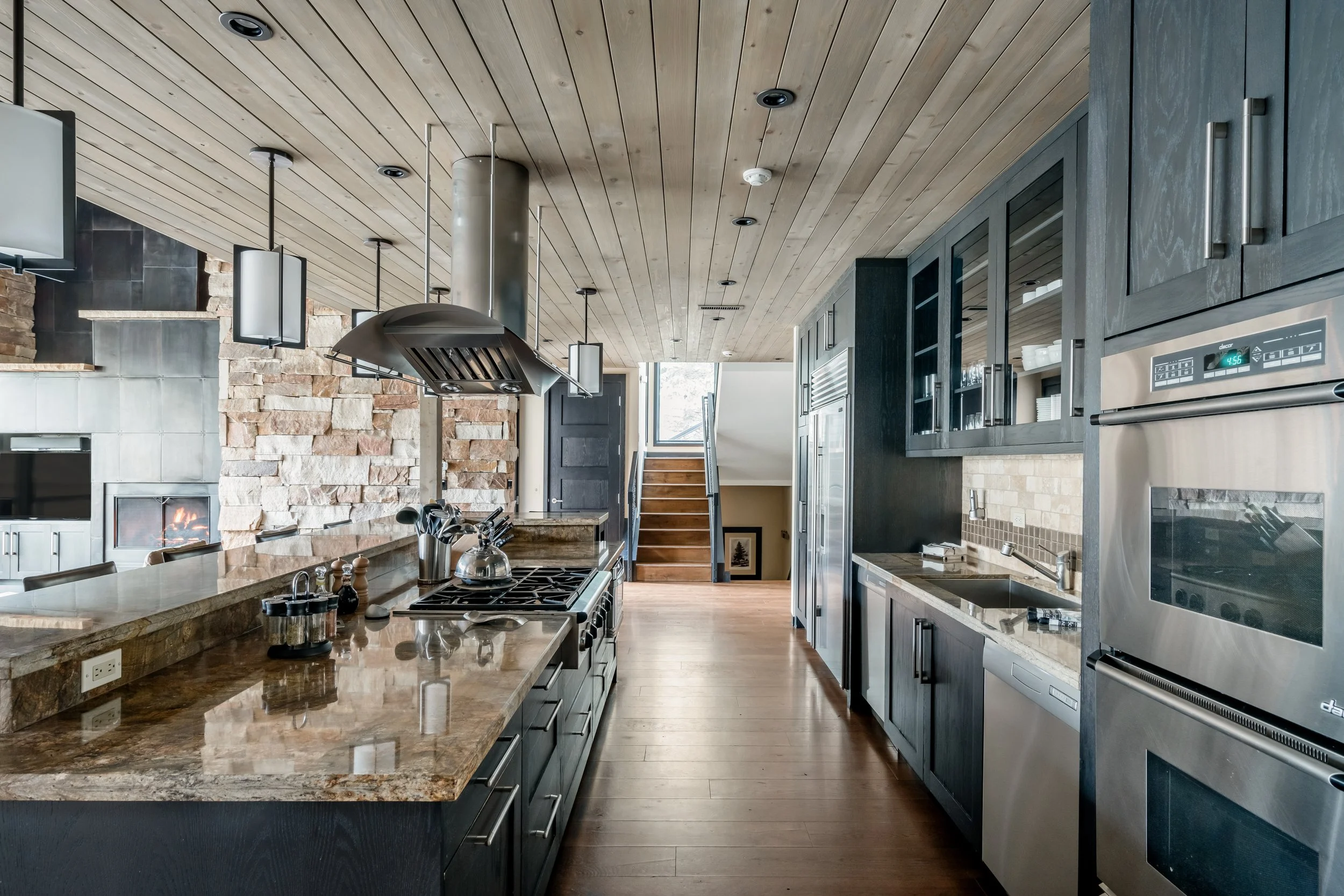 745.Kitchen5.jpg