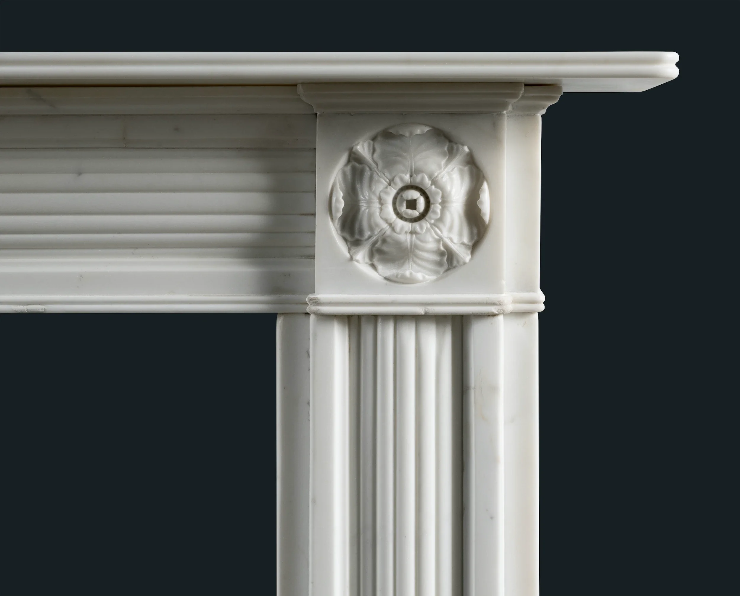 antique-english-fireplace-surround-detail-aw016.webp