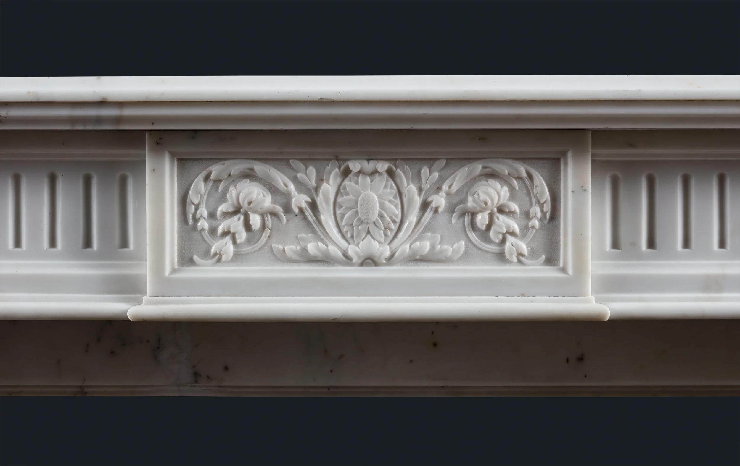 foliate-carved-central-plaque-fluted-frieze-aw001.webp