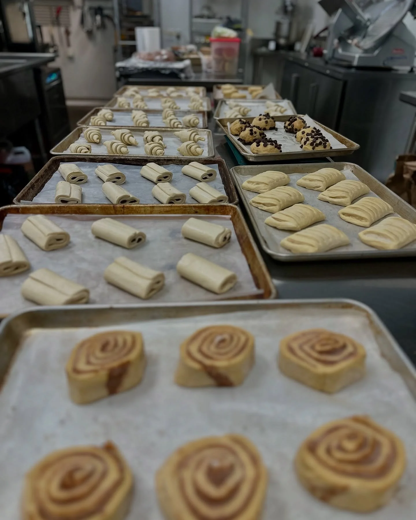 Tous les jours, avec amour. 🥐💜
.
.
.
.
#pastry #cafe #coffeeshop #coffeeshop #specialtycoffeeshop #specialtycoffee #cafevibes #montrealeats #montrealfood #montrealbrunch #bakedfromscratch #thirdwavecoffee #montreal #montrealfoodie #cafevibes #cafe