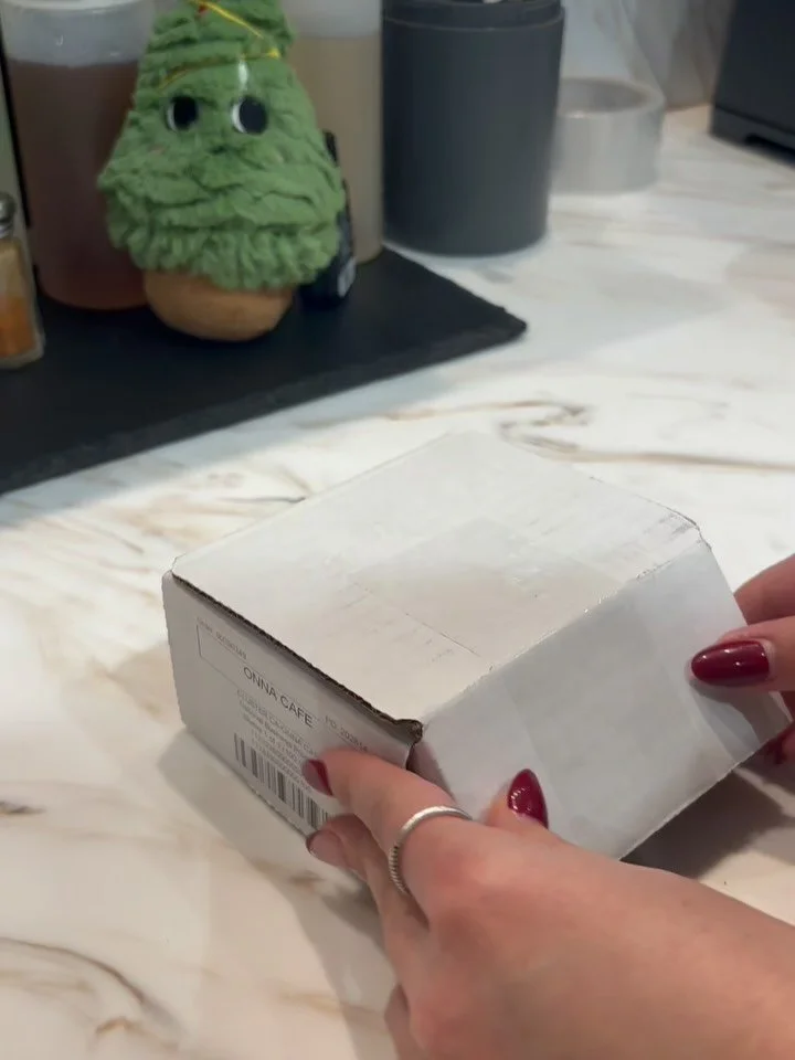 &Ccedil;a y est, les cartes cadeaux sont enfin arriv&eacute;es ! 🎉 Pas encore d&rsquo;id&eacute;e pour No&euml;l ? On a ce qu&rsquo;il te faut 🎁

.
.
They&rsquo;re finally here! ✨Still looking for a Christmas gift? We&rsquo;ve got you covered 🎄