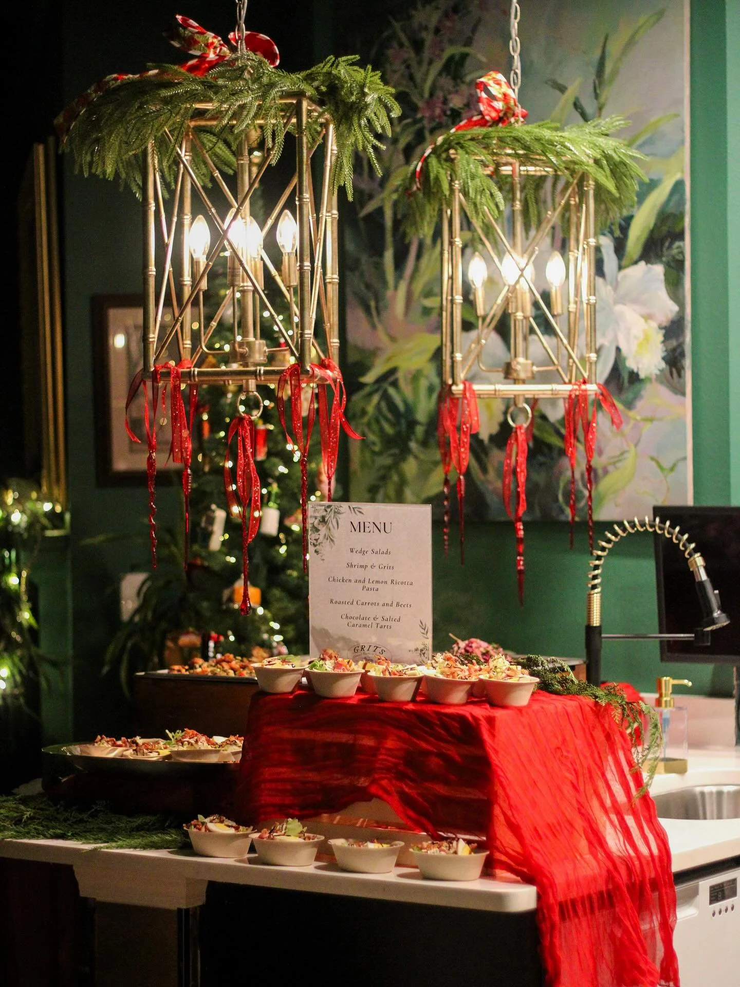 Celebrating a Very Merry Christmas Birthday 🎄🥂✨

.
.
.

#Holidaybuffet 
#Christmasbuffet
#30Acatering
#30Aevents
#Christmascatering