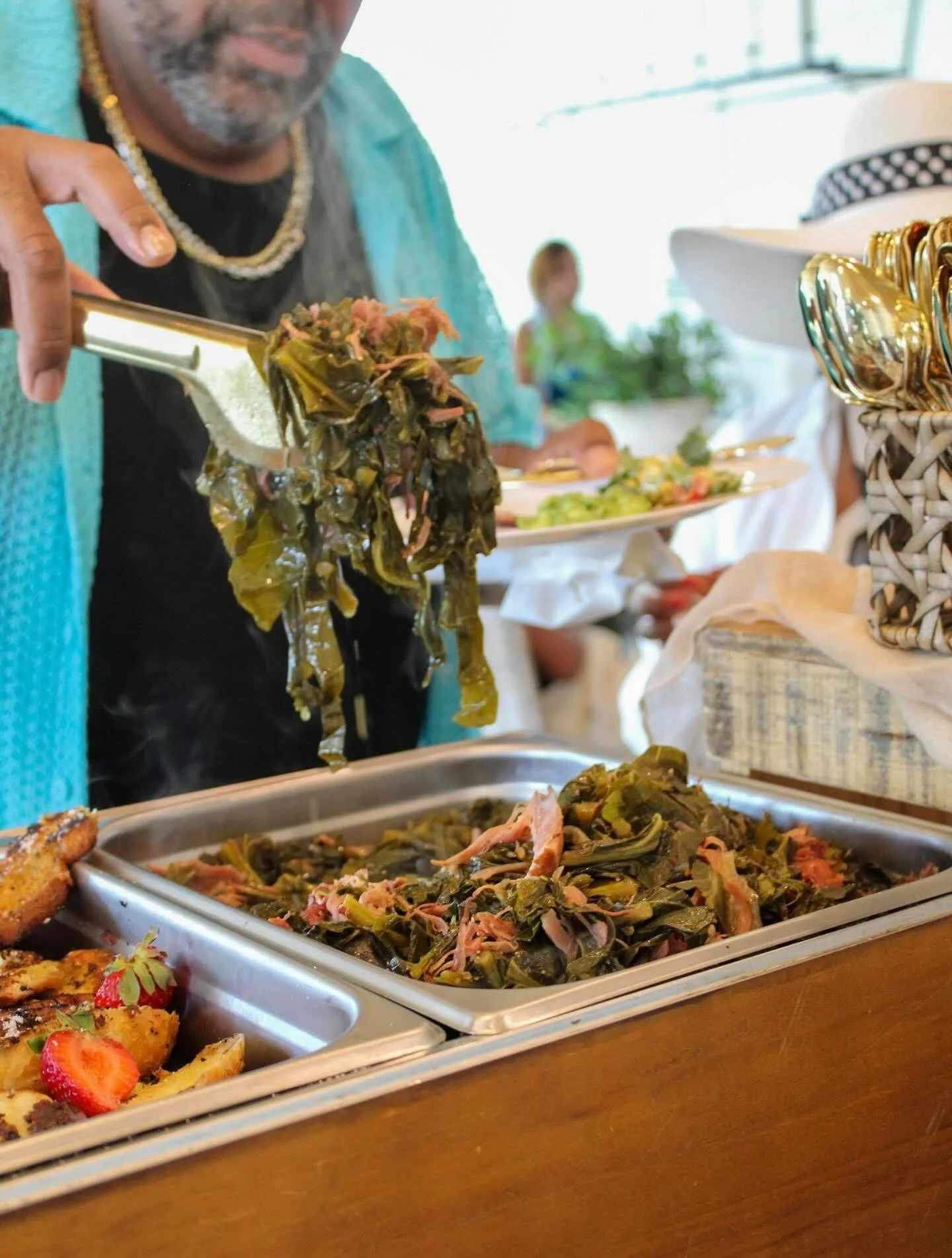 Let&rsquo;s take a moment for the collard greens 🤤👏

Deep and tangy flavors 🔥 These are slow braised with smoked turkey leg, heavy on the spices and heavy on the vinegar for that beautiful braising liquid.  These are proof when greens are done rig