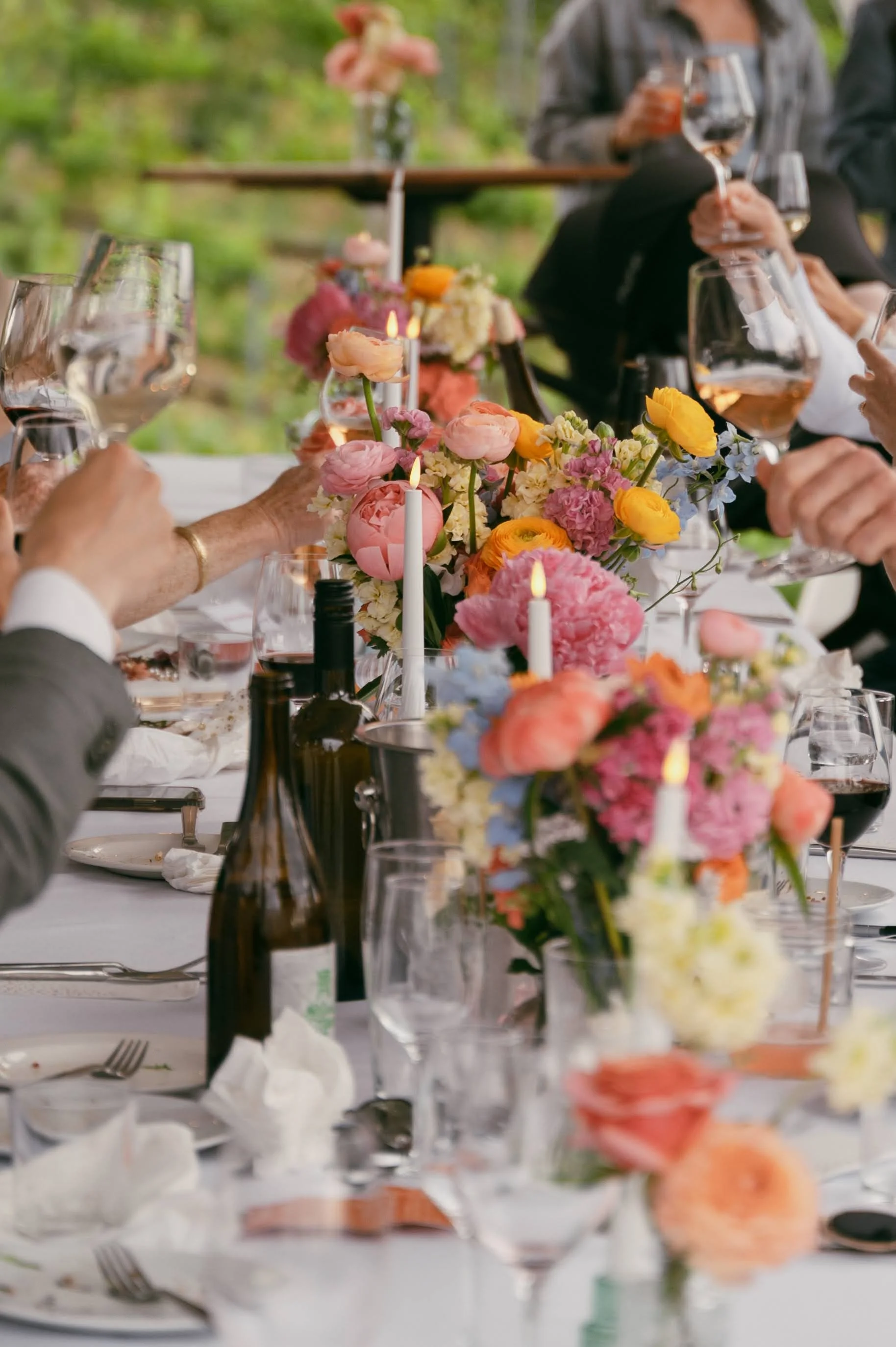 Spring-inspired details at the reception tables 