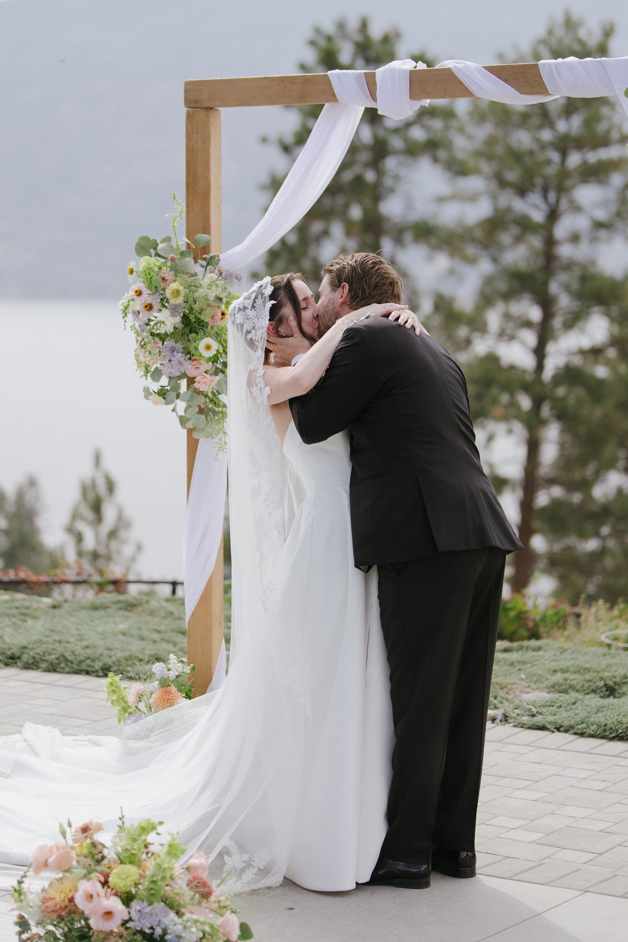  Cat & Cam's first kiss