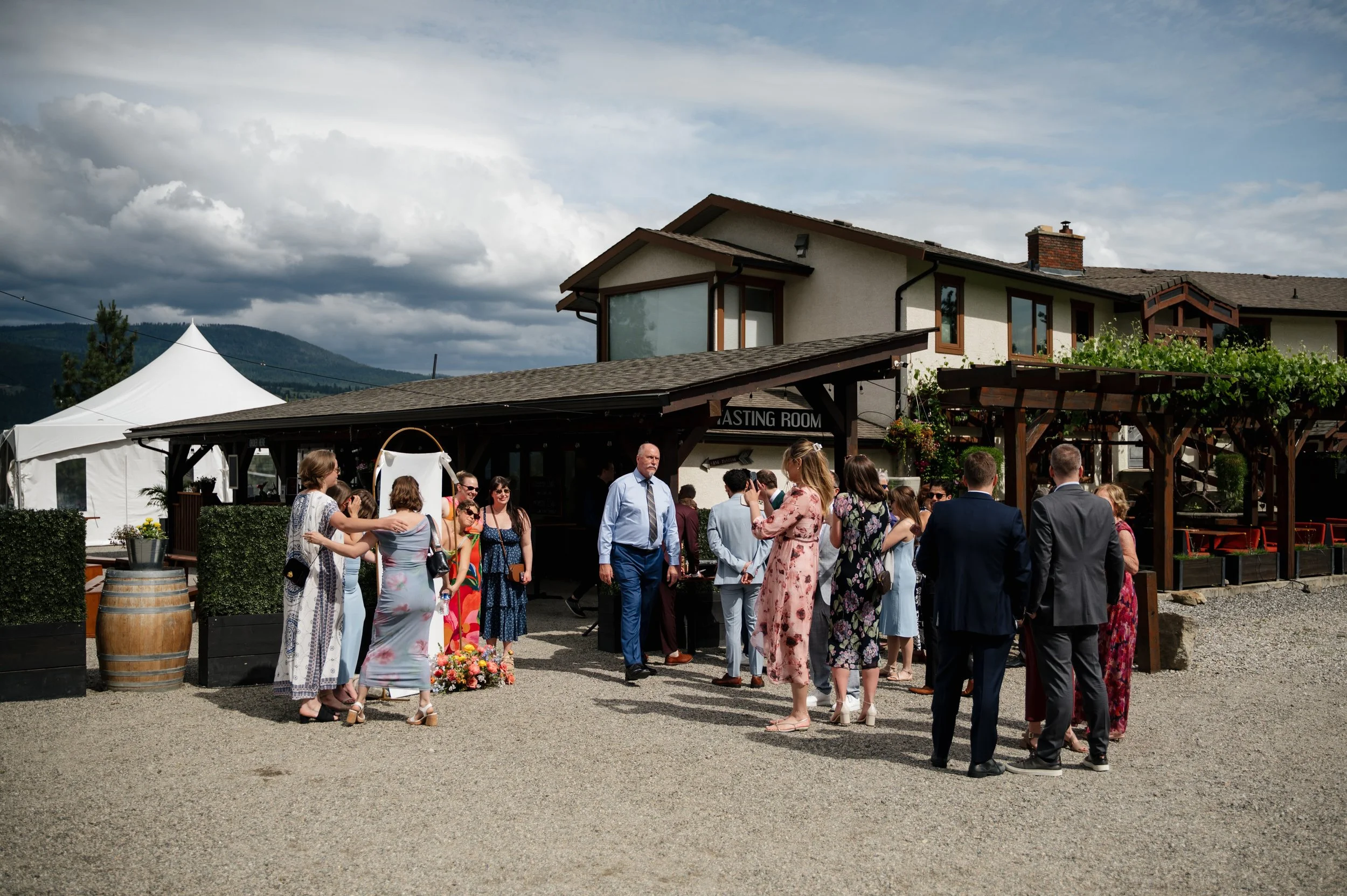 Drinks and conversation among the Blind Tiger Vineyards 