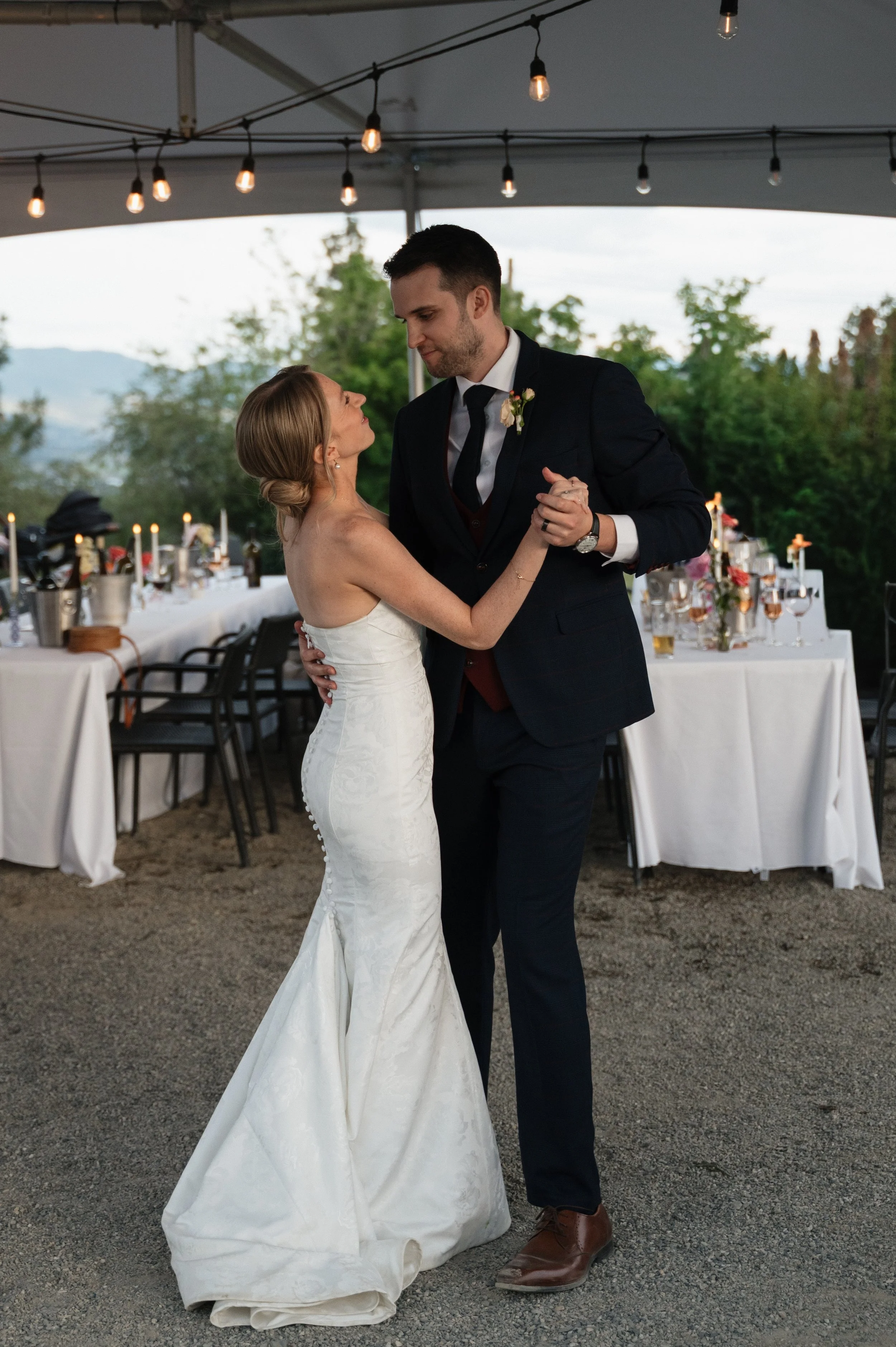  Kirsten & Gavin’s first dance 