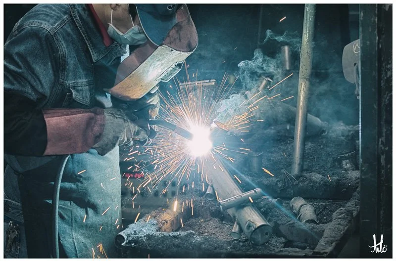 Robot welding machine welding centre post sockets