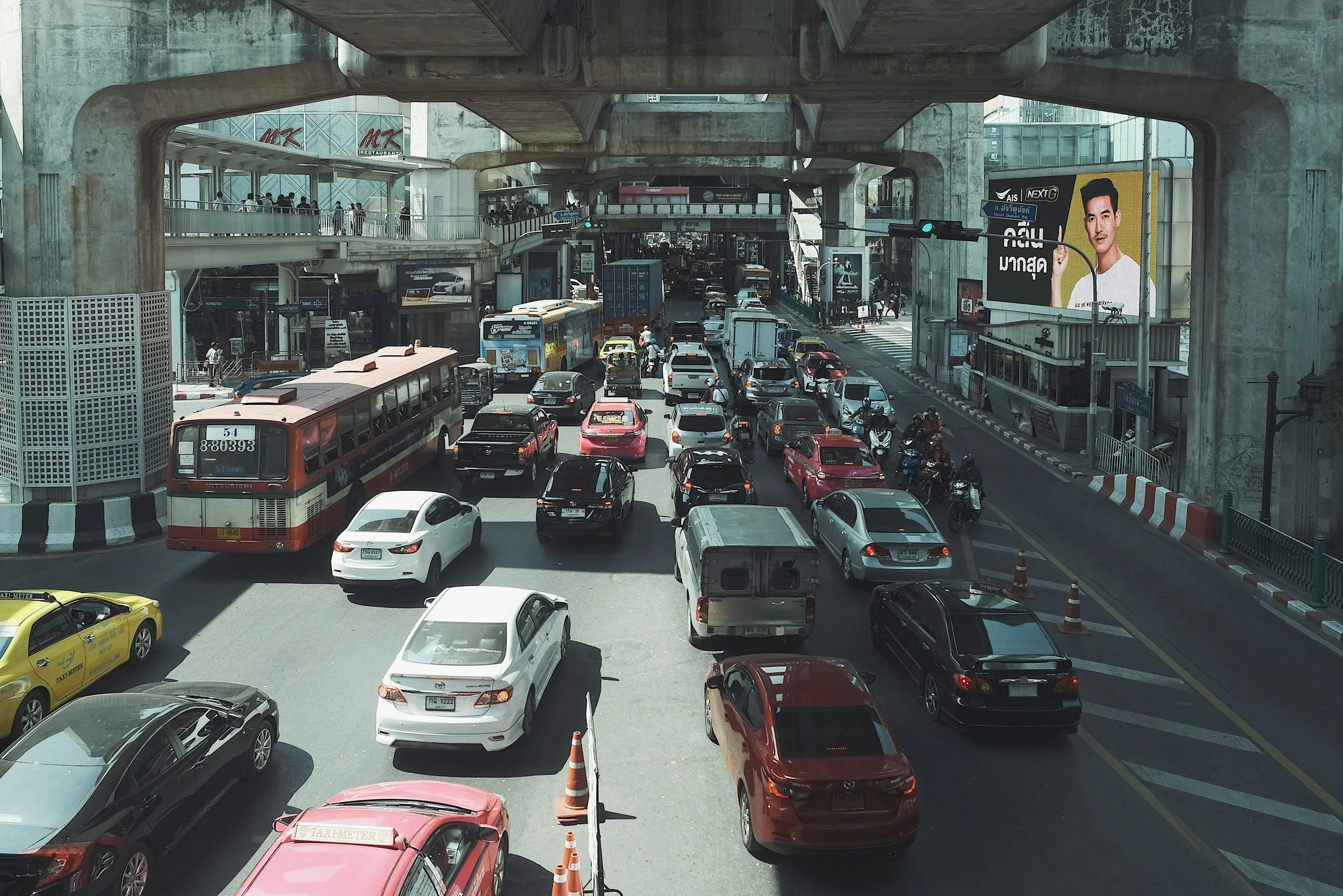 Renting a Car in Bangkok: When It Makes Sense (and When It Doesn’t)