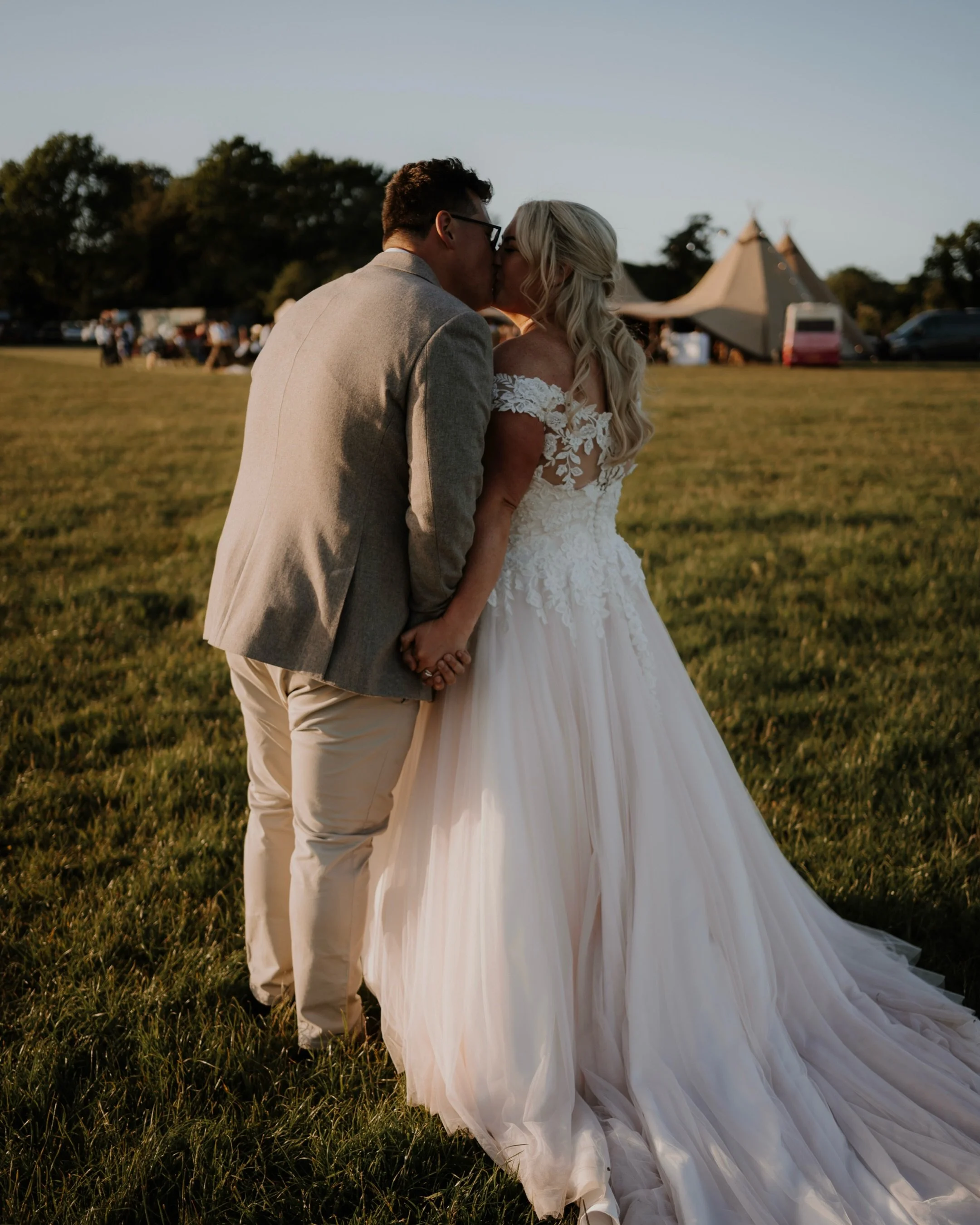 ✨ Grace and Greg&rsquo;s ✨ 

A week ago and I&rsquo;m still coming down from Grace and Greg&rsquo;s wedding, mainly because my feet haven&rsquo;t touched the floor since, but it was a belter of a day! 

Scorching, loads of good food, loooaaads of dan