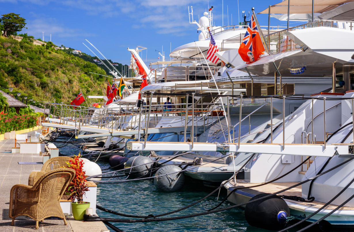 Navigating the Yachting Market:                   A Comprehensive Guide for Yacht Owners and Family Offices