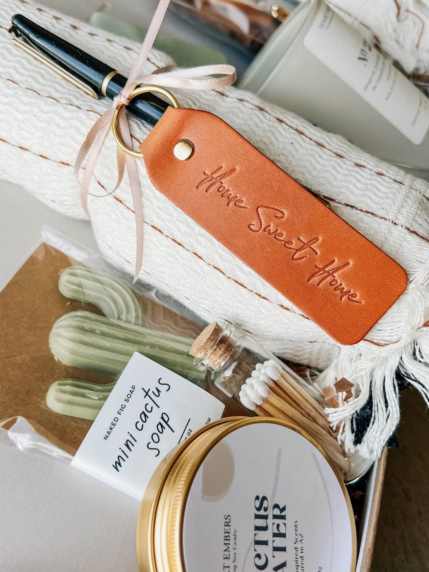 Home Sweet Home 🏡🤎
We are loving our welcome home gift box options!

Need  a closing gift for your clients? DM us &mdash; we would love to create something for you. 

#housewarminggift #realtorclosinggift #realtorclientgifts #azrealestate #curatedg