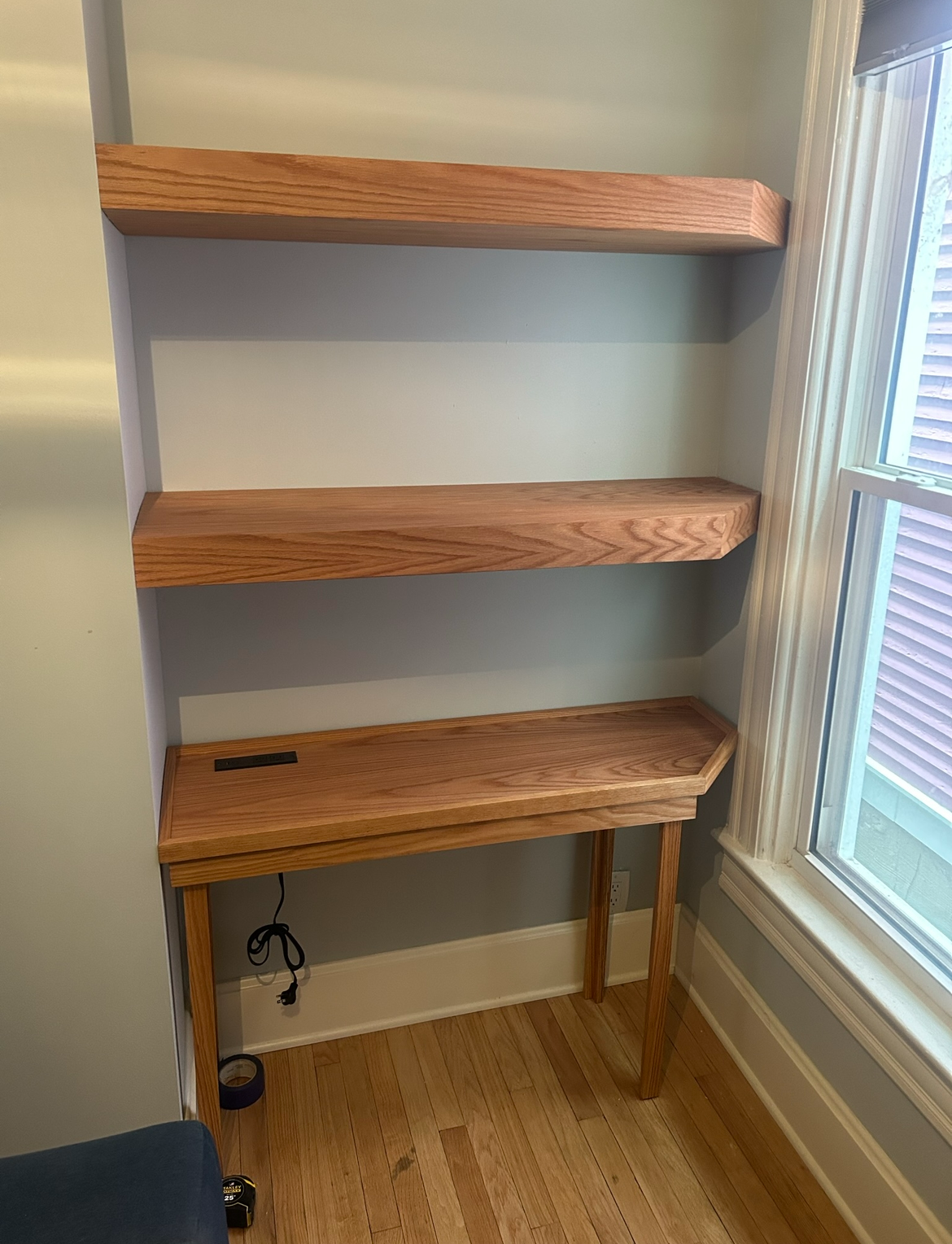 Floating shelves and table